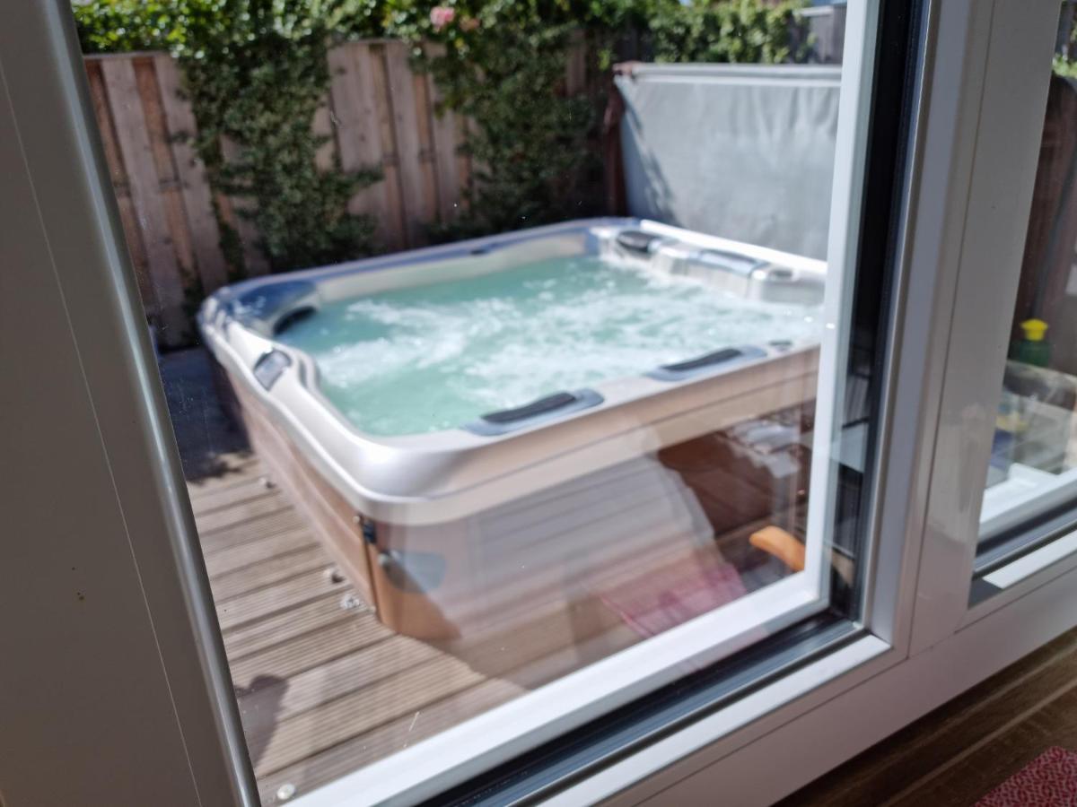 Ostsee-Wellnesslandhaus Mit Sauna, Jacuzzi, Innenwhirlpool Kalkhorst Exterior foto